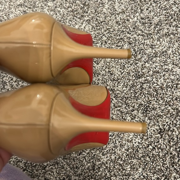 Christian Louboutin Simple Pump 70 Round Toe Patent Leather Sz 40 in Nude - Picture 5 of 6